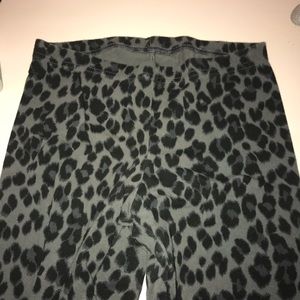 Grey leopard leggings